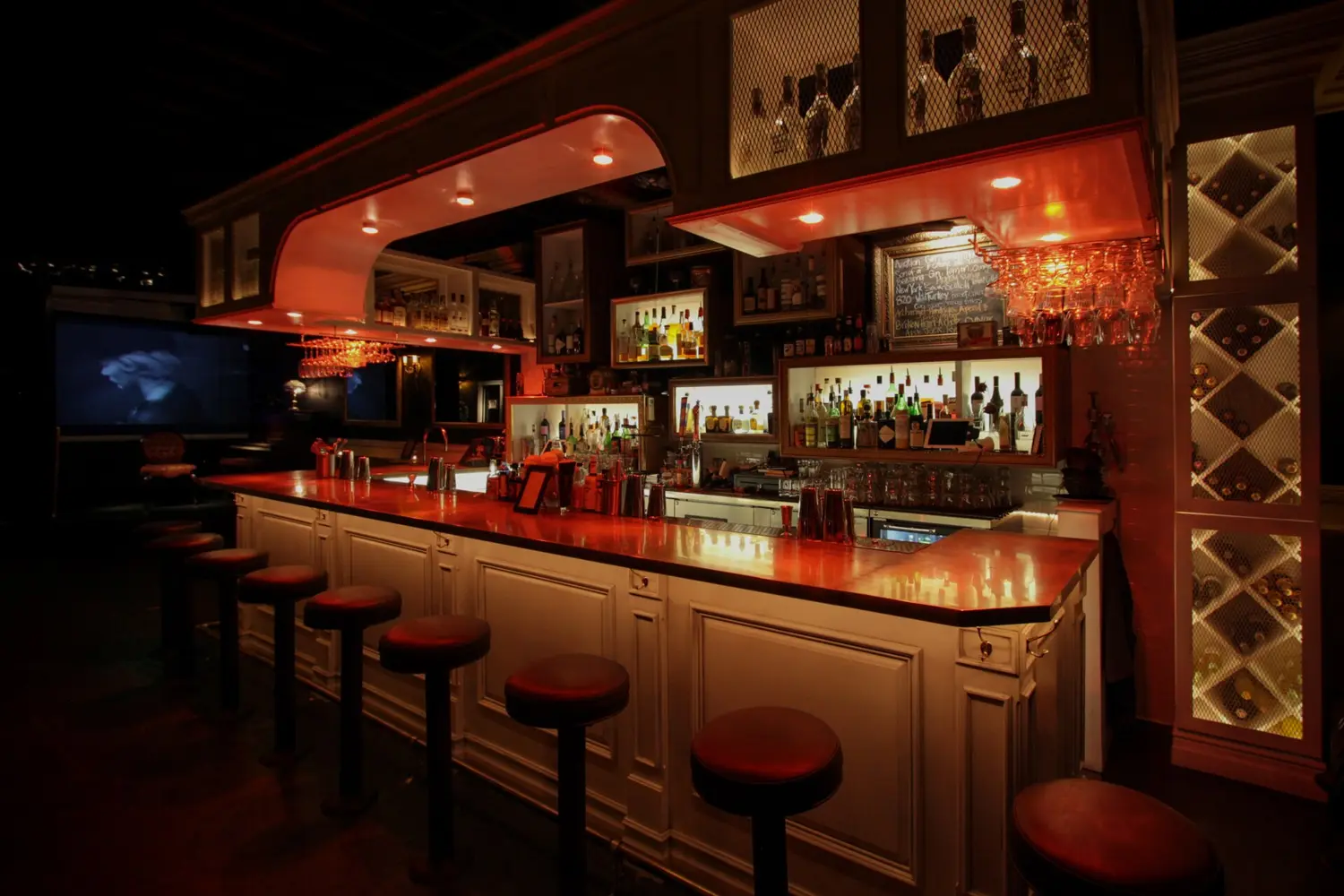 Un comptoir de bar